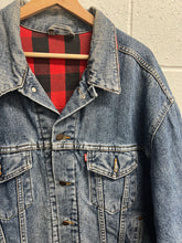 Load image into Gallery viewer, 90s Made in the USA Levi's Flannel Lined Denim Jacket
